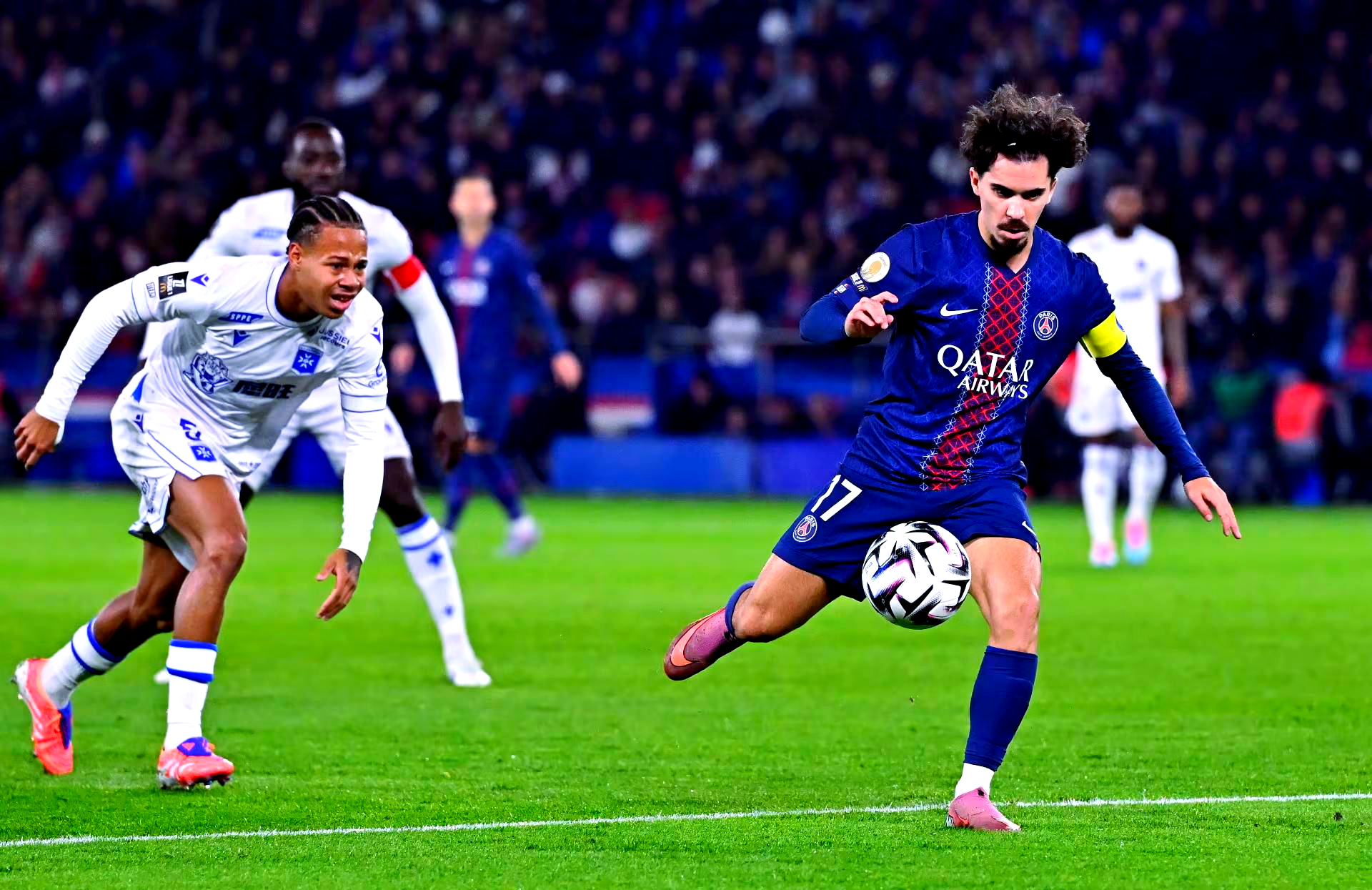 九州娱乐-里尔客场大胜，继续领跑法甲积分榜(法甲里尔转会)